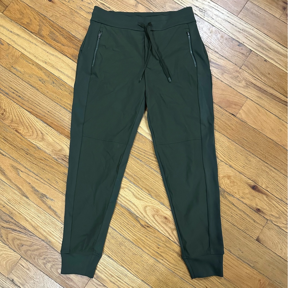 Athleta Headlands Hybrid Trek Jogger in Olive Aspen Size 8 - Picture 3 of 8